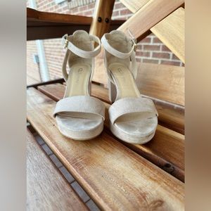 Size 8.5 CL By Laundry Nude Heels